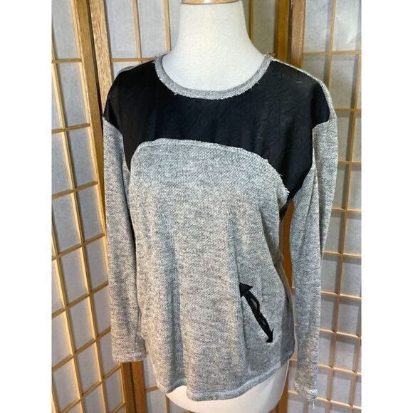 Democracy Sm Distressed Knit Top - Picture 14 of 15